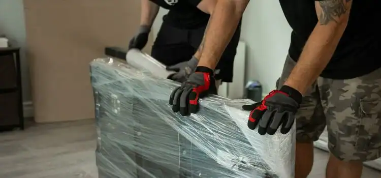 Packing all the collected things can be very challenging, but also tiring. Therefore, it’s helpful to have professional help by your side for this laborious task.