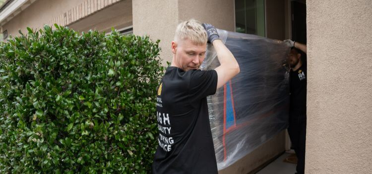 Moving to one of the artistic communities means hiring a reliable moving company