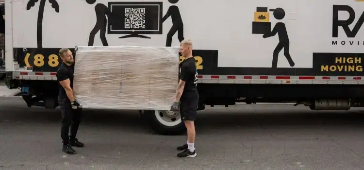 Moving to a new city is tremendously easier if you have movers by your side.