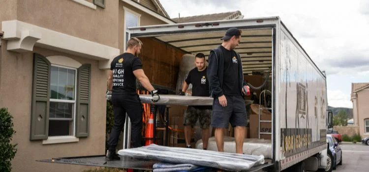 Keep your belongings safe and sound with the help of our professional moving labor in Portland