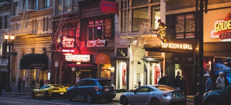 While San Francisco has a lot of restaurants, Los Angeles has much more street markets and bars