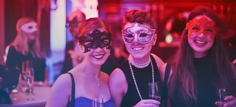 Experience the thrilling Halloween parties and nightlife that await you when you celebrate Halloween after your LA move.