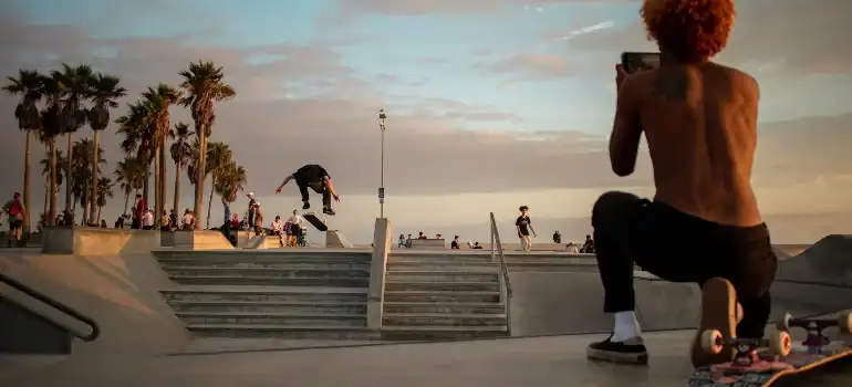 Griffith Park is one of the largest urban parks in the country, so after work, you will have plenty of recreational options