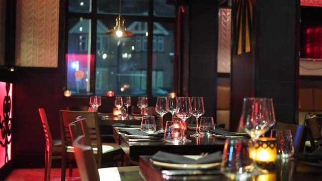 One of the reasons people move to San Fernando Valley is an array of options for dining and shopping.