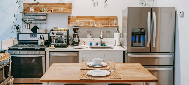 For example, sorting is one of the most important steps when packing kitchen appliances.