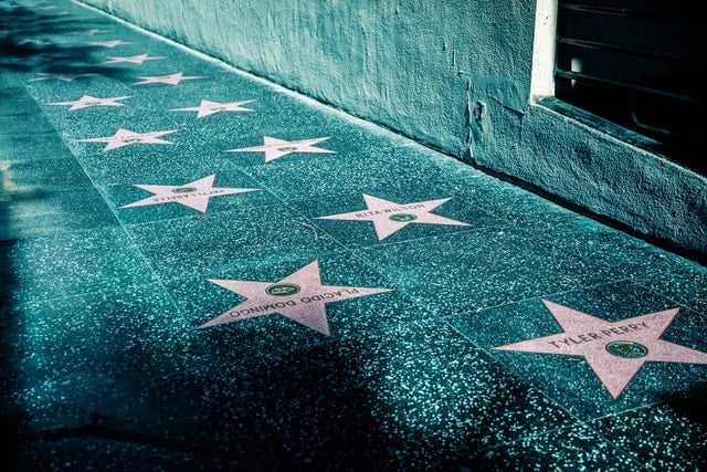 More than 2500 stars with names are placed here
