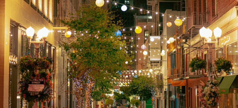 Daly City is a small, peaceful, and friendly city, ideal for young couples, young people, and retirees!