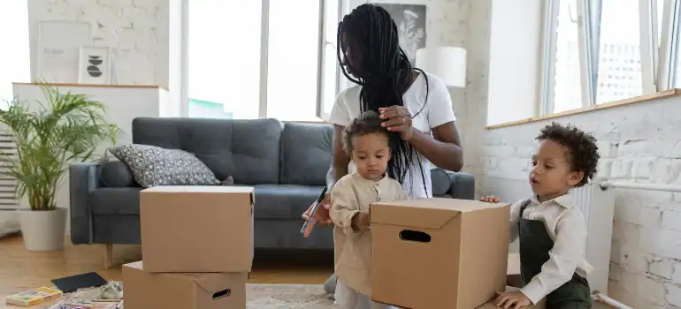 Moving independently with kids is not easy, but with good organization everything is possible!