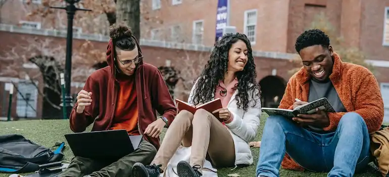 Check popular universities around LA