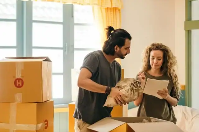 Obtain the basic info about your relocation and create a personalized moving guide.
