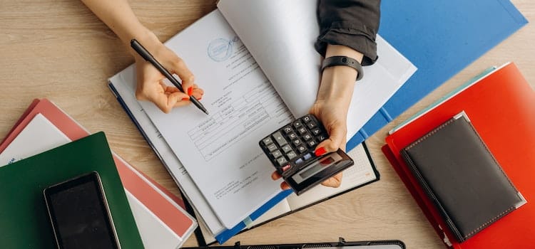 To make the best of Studio City relocation, make sure you first keep your eye on all of the finances and costs related to your upcoming move.