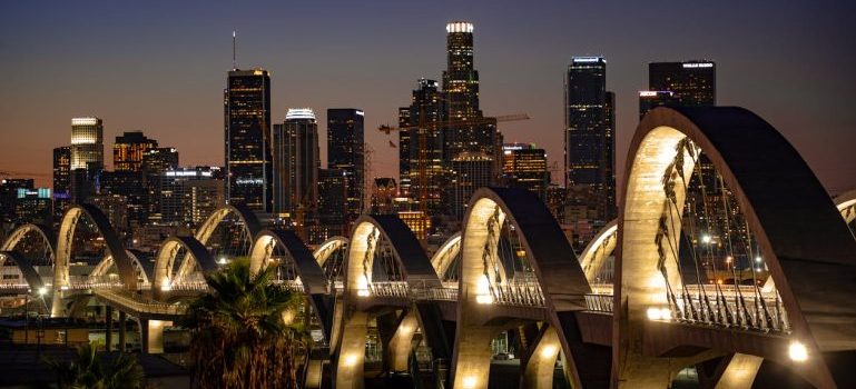 Going out in Los Angeles doesn’t need to be too expensive. There are many places where you can eat a good snack for less money, and enjoy wonderful nature.