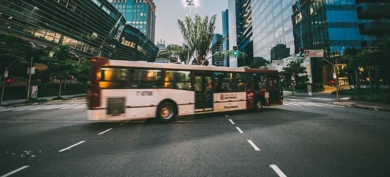 Choosing the best means of transportation is very important for cross-state moves from Los Angeles