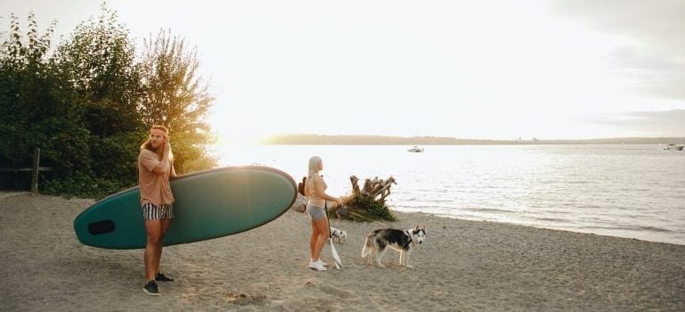 There are many Los Angeles suburbs for couples that offer an easygoing and convenient lifestyle, so take a deep dive into each of them for the best decision.