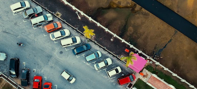 Parking regulation for moving trucks demands precision.