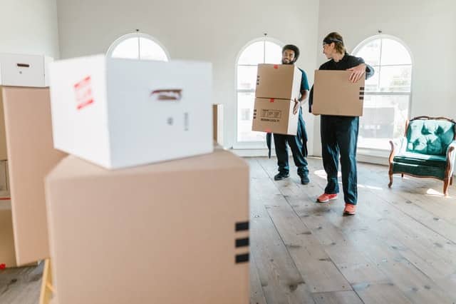 As a single parent, you will need the best possible moving assistance out there. Find your movers on the internet.