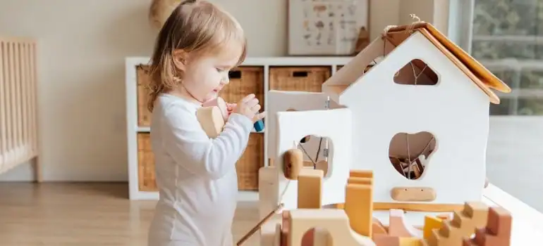 Prepare your kid for the move and let him be a part of this big deal.
