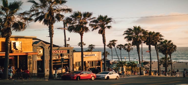 Manhattan Beach’s exclusive coastal lifestyle, characterized by luxurious beachfront properties and high-quality schools, makes it a prime location for affluent families.