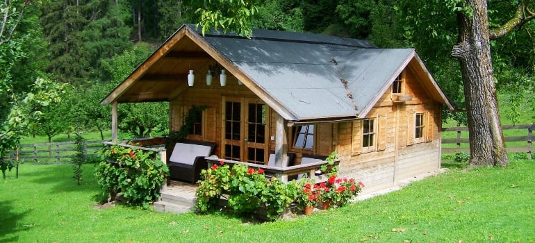 Tiny houses don’t always have to be mobile homes, and you can also make them by yourself.