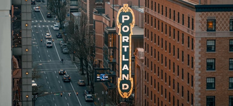 Portland Apartment Moving Guide: Street Parking, Stairs, and Rainy-Day Prep