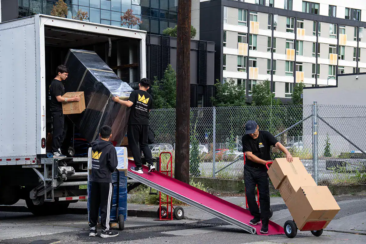 How Much Do Movers Cost in Seattle? (By Home Size)